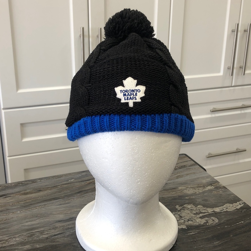 Toronto Maple Leafs NHL Classic Knit Beanie with Pom-Pom – Youth/Ladies Size